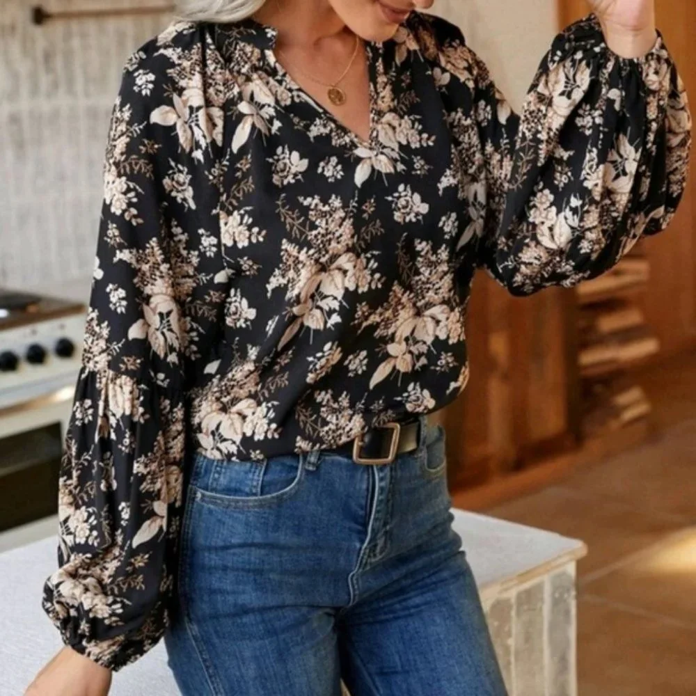 Classic V-neck Floral print Blouse - Picture 2 of 6